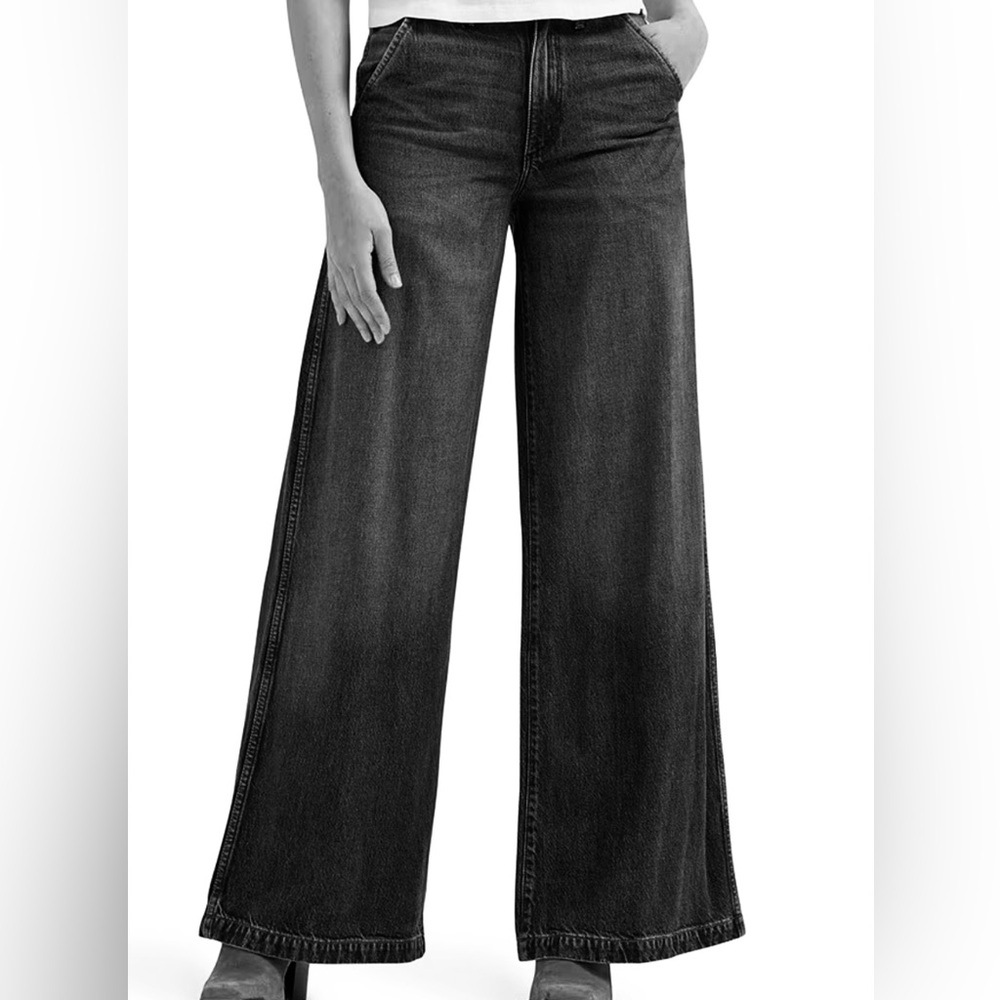 Wrangler High-Rise Wide Leg Jeans in Black Wash